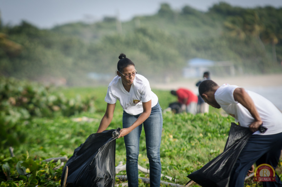 Rotaract Club of Grenada Participates in SPECTO’s Bathway Coastal Cleanup. Photo by Orlando Romain