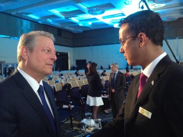 Minister Steele engaging Al Gore on opening day