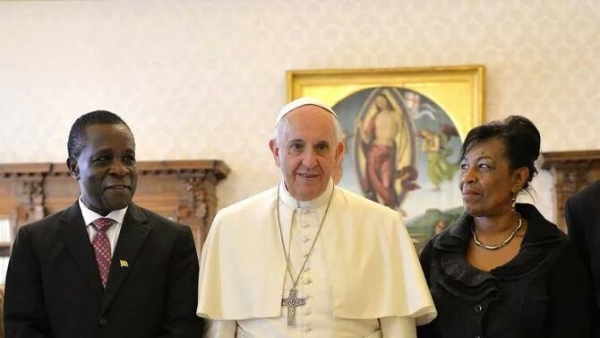 Prime Minister Dr Keith Mitchell and his wife with His Holiness Pope Francis