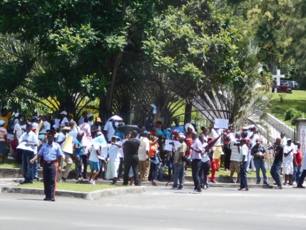 Demonstration at the gates of the Ministerial Complex today