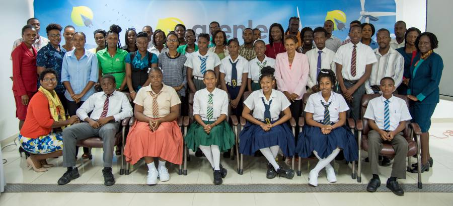 grenlec-team-with-teachers-and-students-of-participating-schools