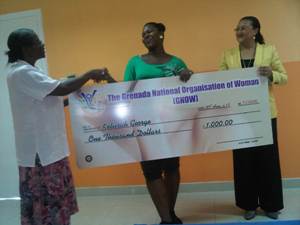 Keturah receiving prize from GNOW and Center Stage representatives