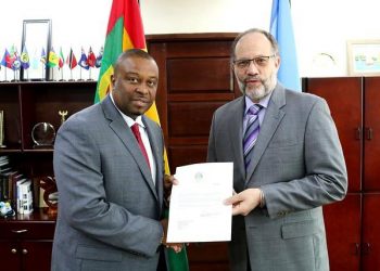 Gill presents Letter of Credence to Caricom Secretary-General