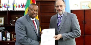 Gill presents Letter of Credence to Caricom Secretary-General