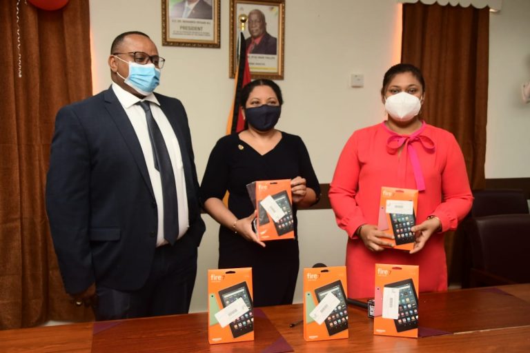 Ansa Mc Al Foundation distributes electronic tablets