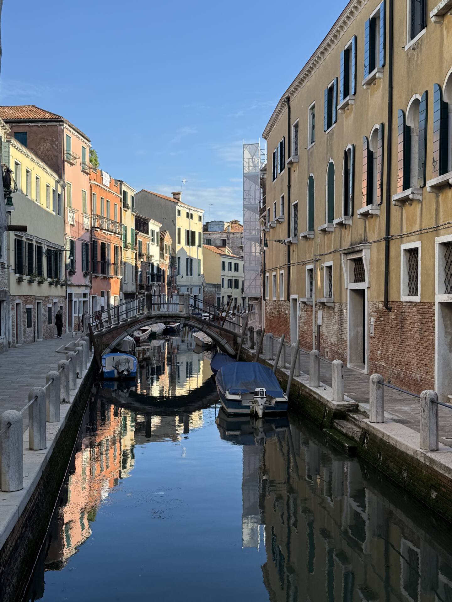 Grenada returns to Venice with a powerful exchange