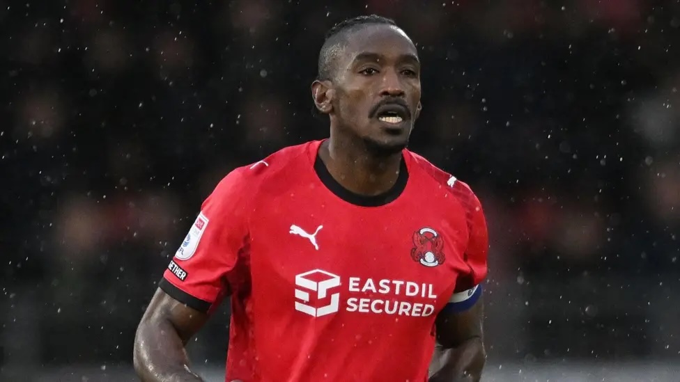 Gillingham sign former Orient defender Beckles